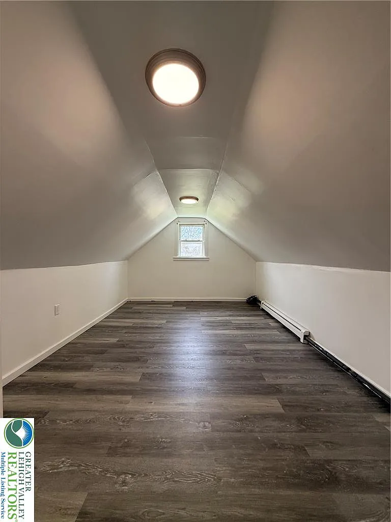 3 bed, 2024 sqft, $1,350 — Photo 4
