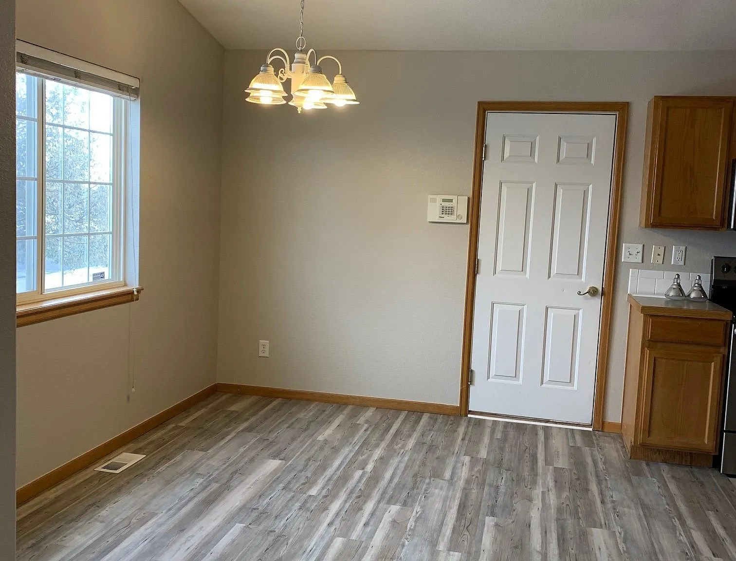 5 bed, 2312 sqft, $2,700 — Photo 3
