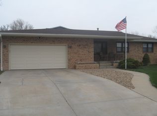 802 E 5th St, Hoisington, KS 67544