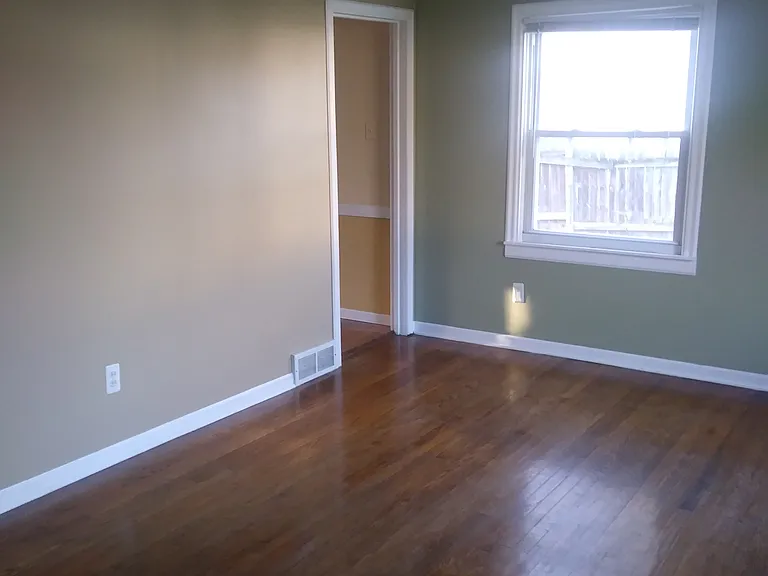 3904 Linwood Ave — Photo 11