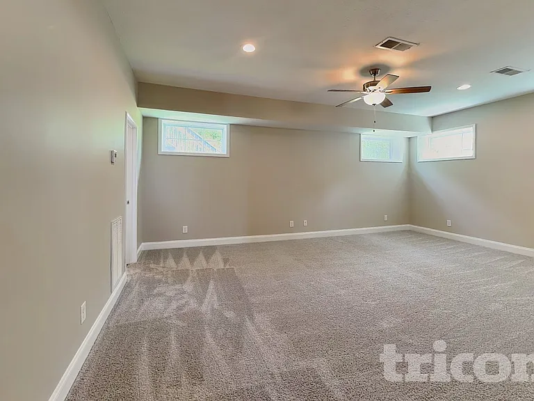 1063 Spicer Dr — Photo 20
