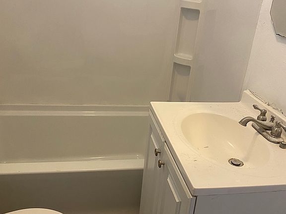 2nd image of 559 Alexander Pl