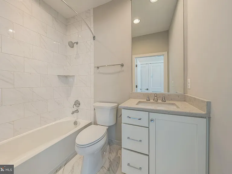 10326 Grosvenor Pl — Photo 43