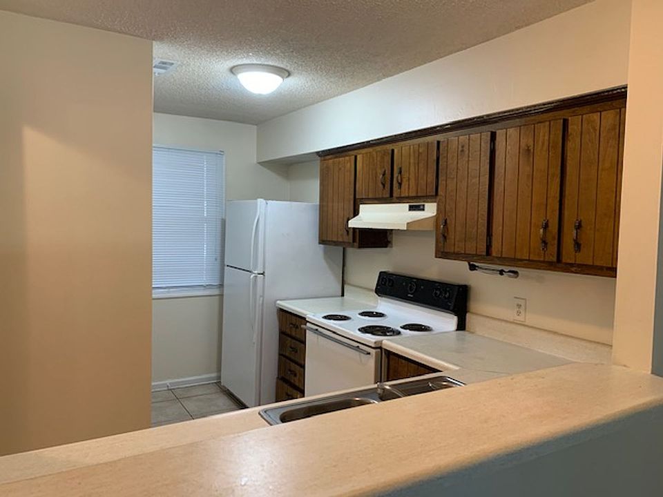 1st image of 2728 Tyndall Dr
