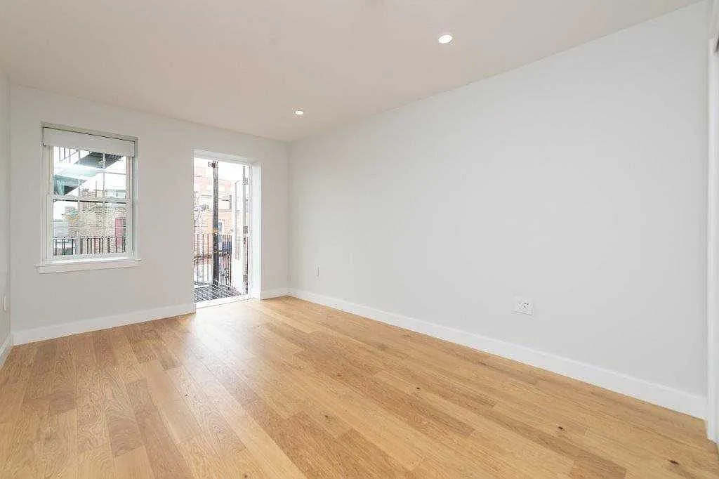 4 bed, $7,000 — Photo 4