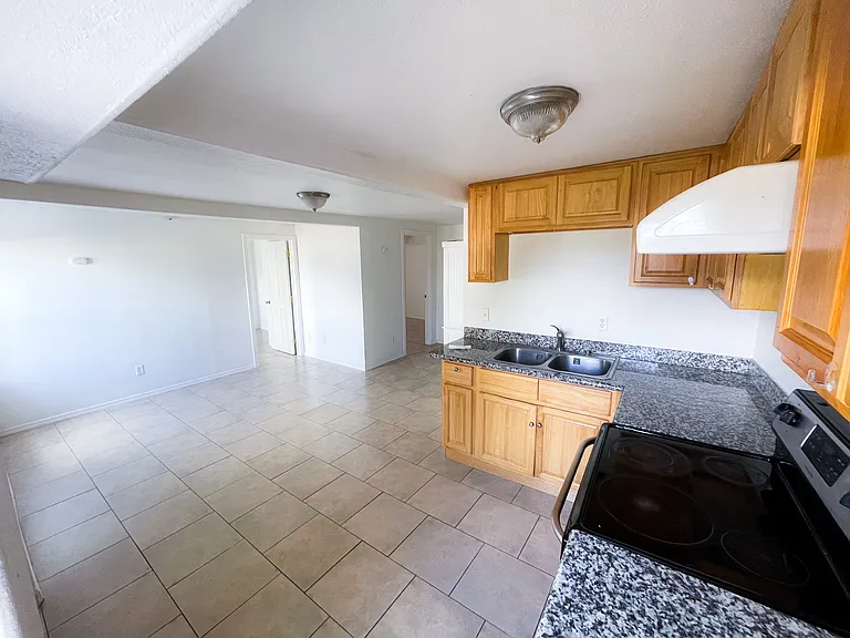 3332 S Holly St — Photo 9