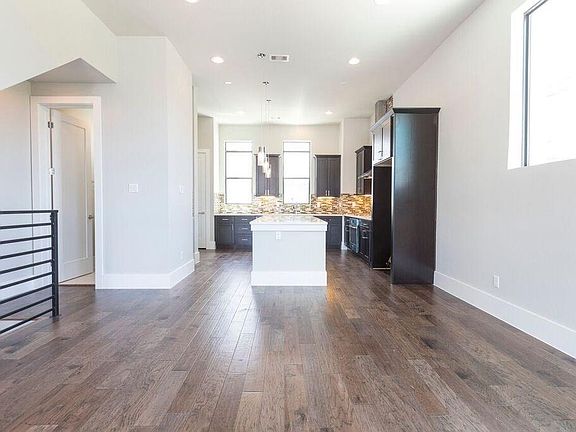 4th image of 5703 Larkin St #A