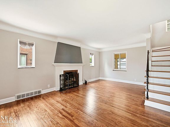 2nd image of 9155 Grayton St