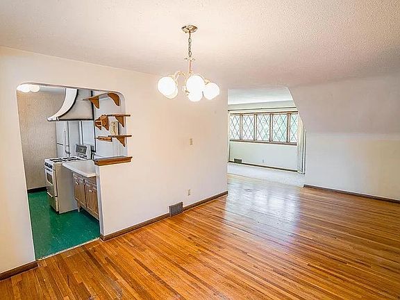 3rd image of 1028 Orange Ave E #2