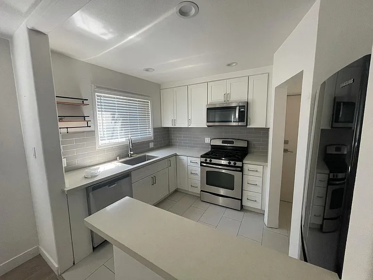 2517 Thurman Ave — Photo 3