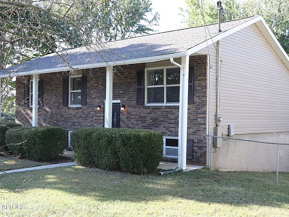 2nd image of 1327 Scotsbury Cir