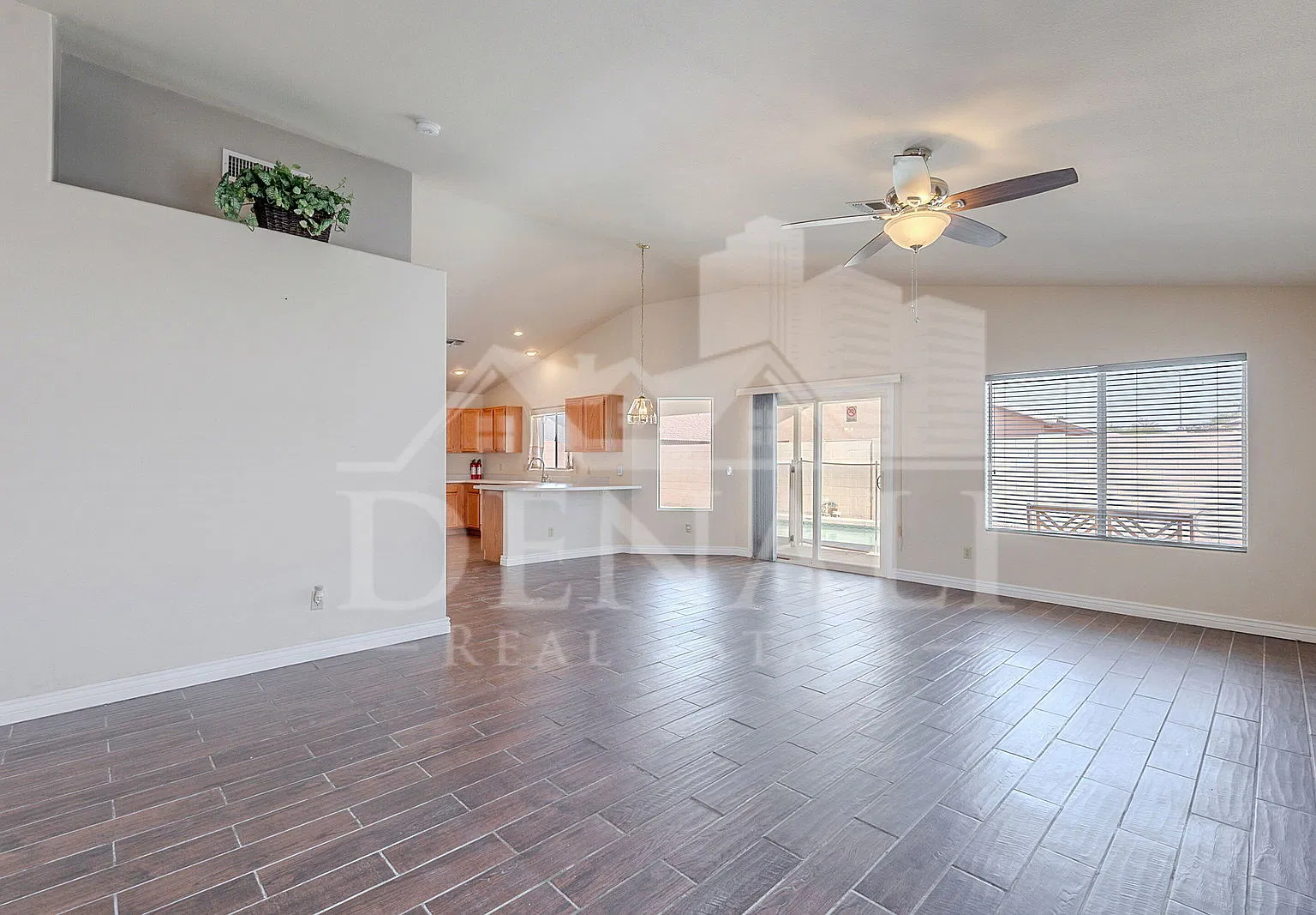3 bed, 2.0 bath, 1609 sqft, $2,195 — Photo 4