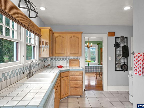 5th image of 435 NW Quarry Rd