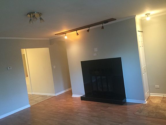 3rd image of 595 Burr Oak Dr