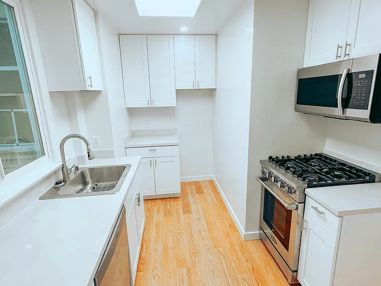 121 Carl St #3 — Photo 1