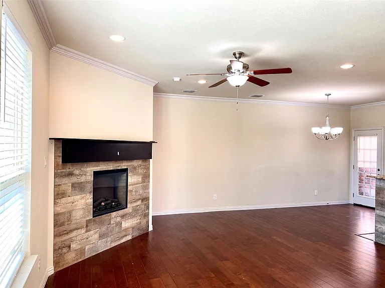 621 Fleming St — Photo 5