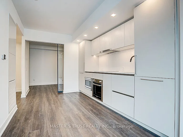 609 Sherbourne St #305 — Photo 9