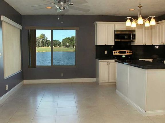 5th image of 530 Village Lake Dr