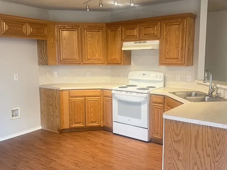 2913 Vicksburg Ln — Photo 11