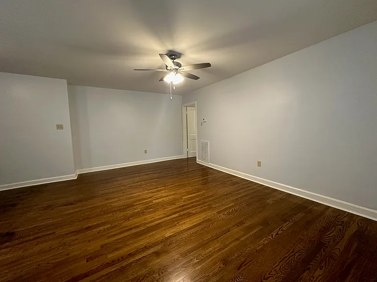 Louisiana Terrace — Photo 15