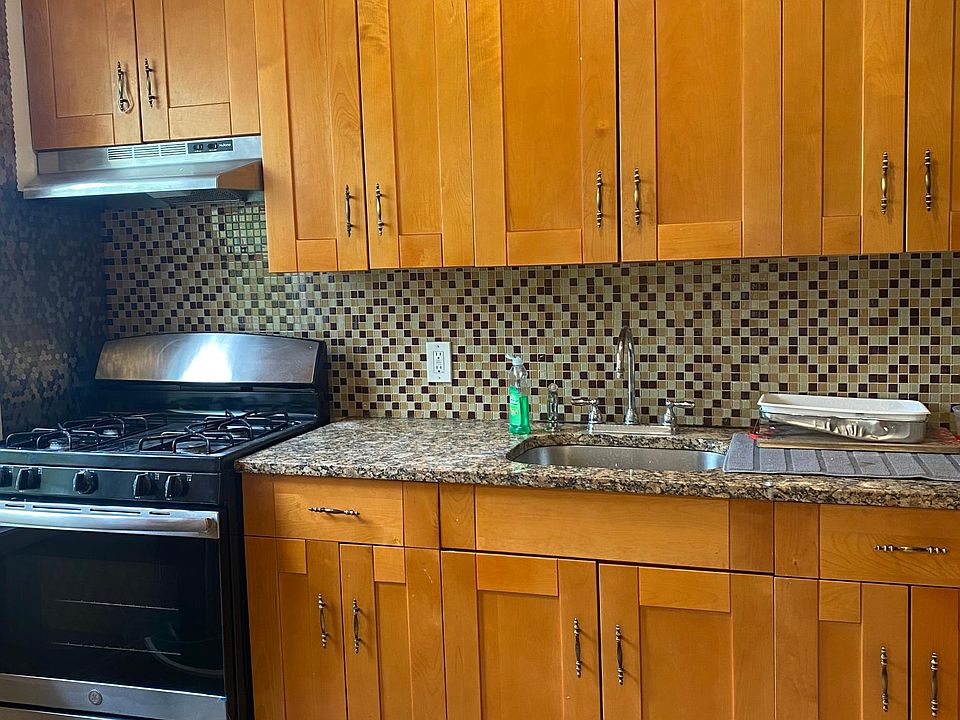 1st image of 302 Sommerville Pl
