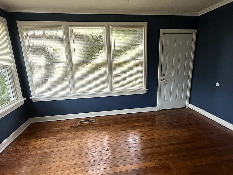 5823 Cantrell Rd — Photo 10