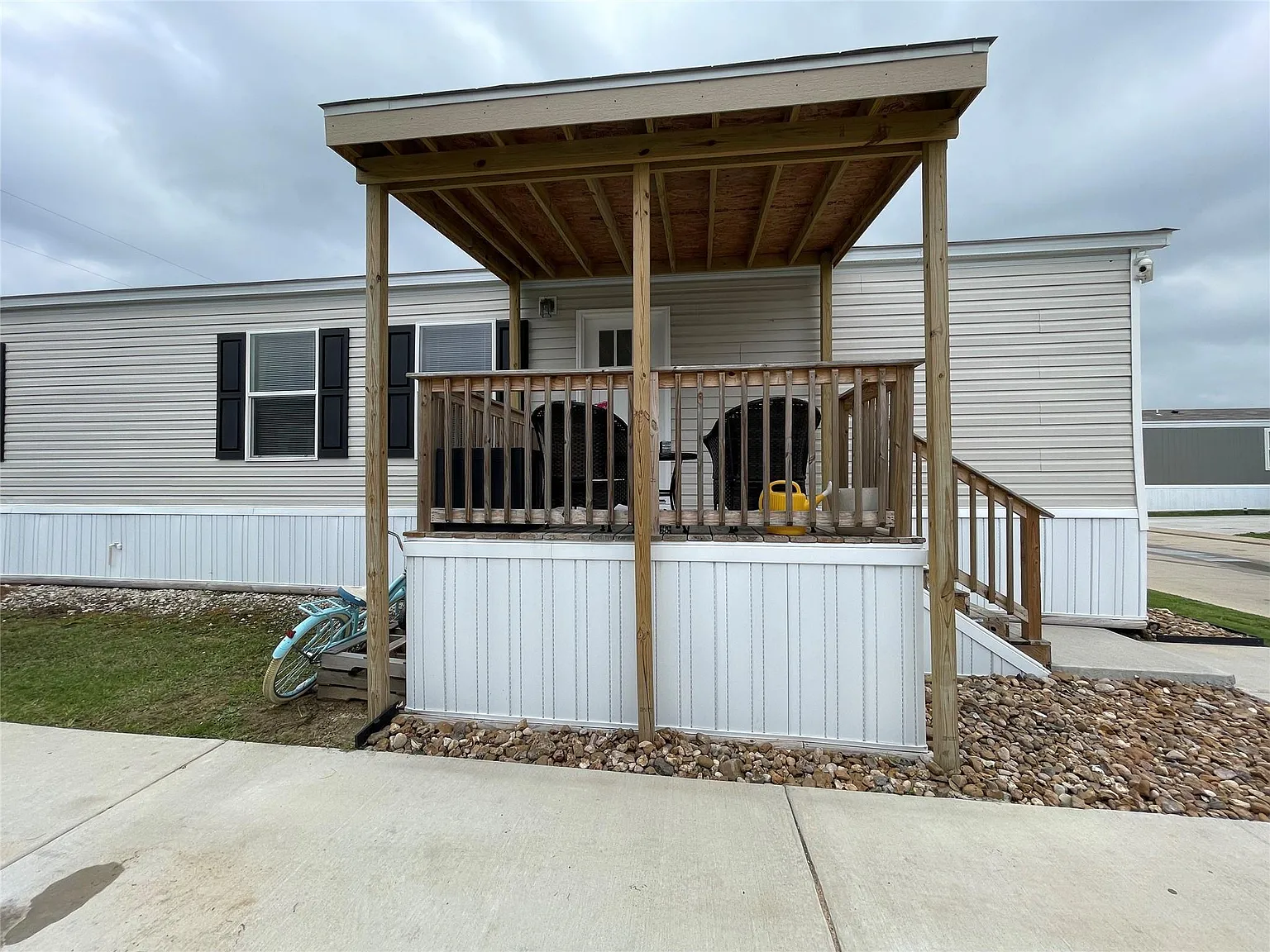 2 bed, 2.0 bath, 896 sqft, $1,600 — Photo 2