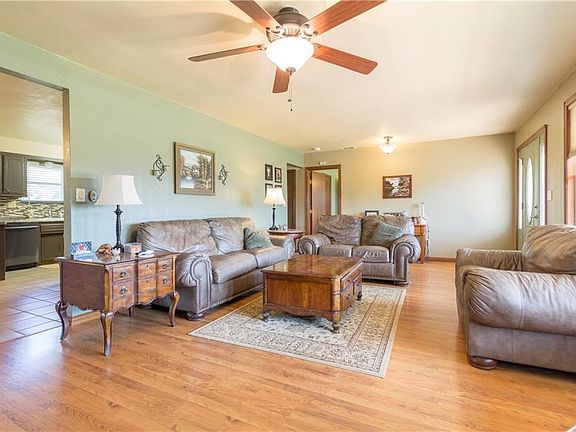 5th image of 12800 Country Ln