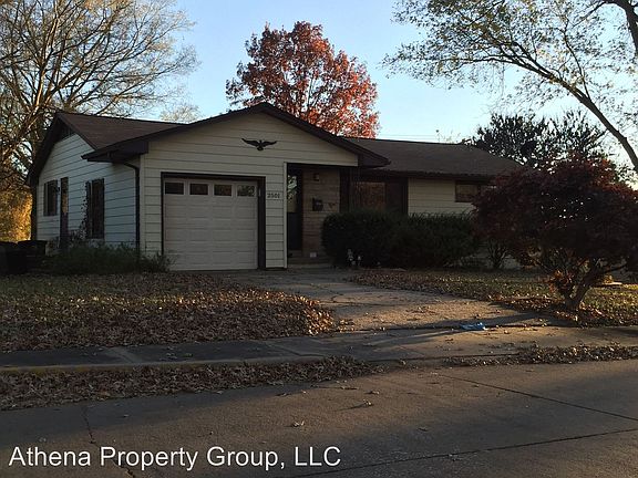 2nd image of 2501 Janet Dr