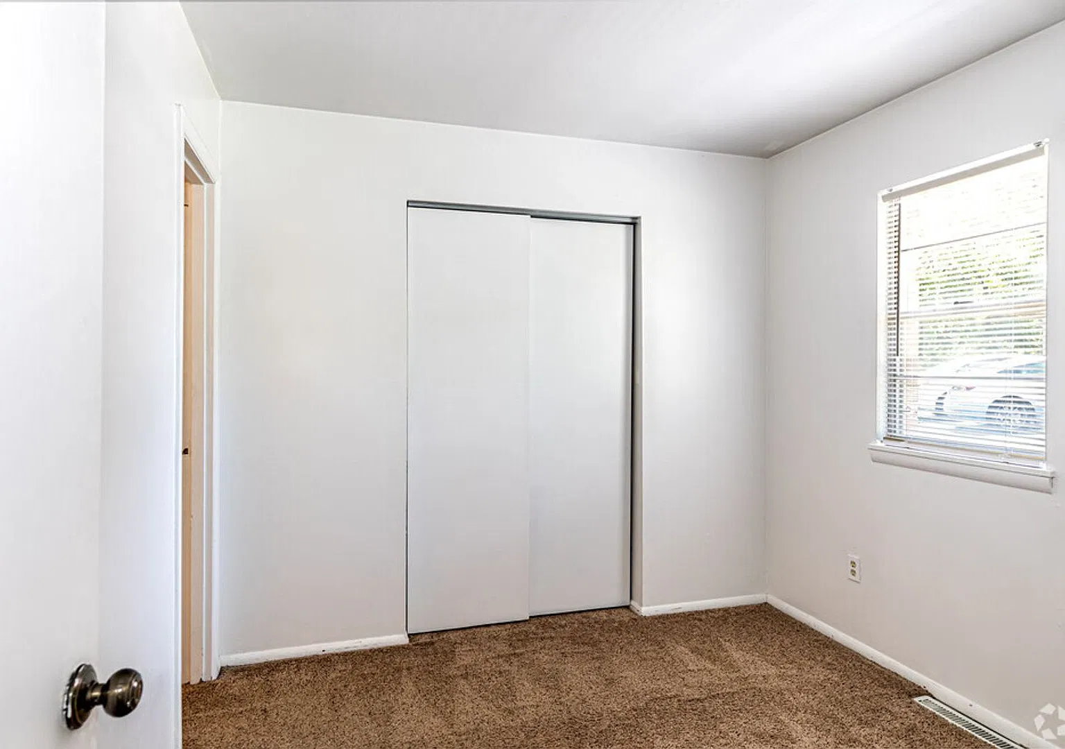 1015 Southpark Dr — Photo 4