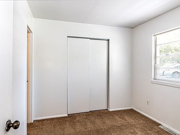 5th image of 1015 Southpark Dr APT 3