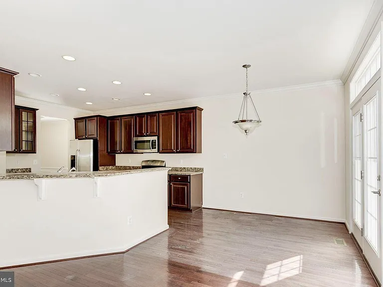 3795 Louise Ave — Photo 5
