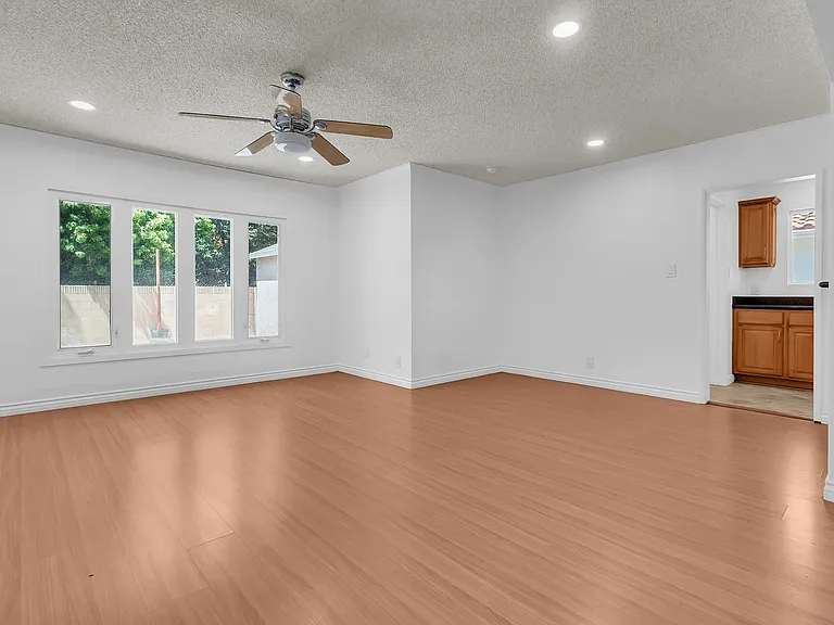 1833 Lees Ave — Photo 9