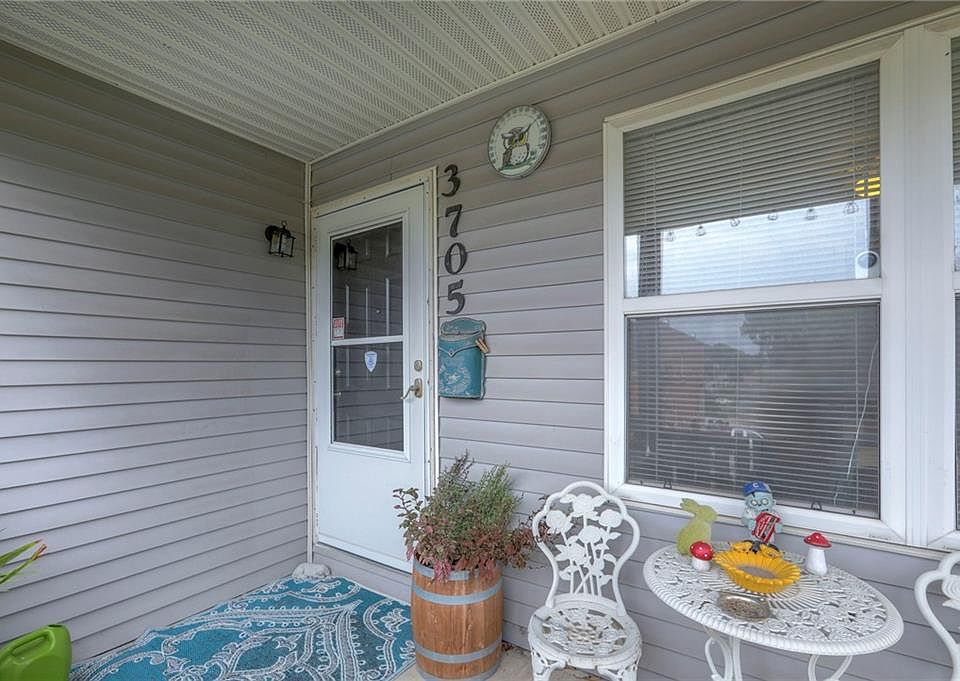 1st image of 3705 Woodland Ave