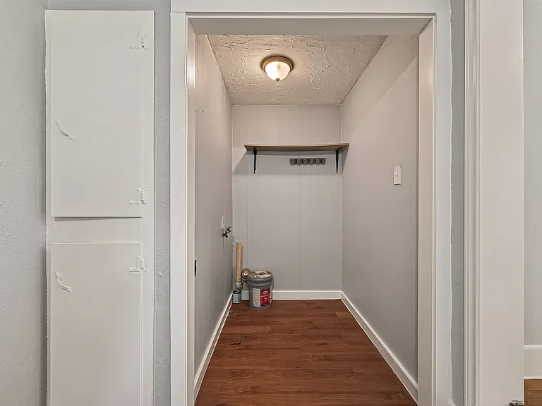 10601 Ambursen St — Photo 10