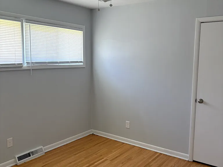 129 E Ohio St — Photo 16