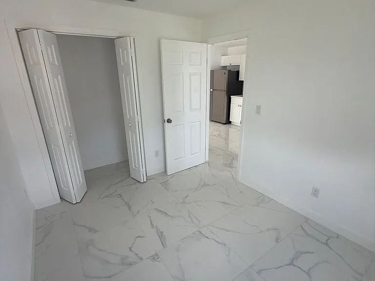 729 SW 3rd St — Photo 9