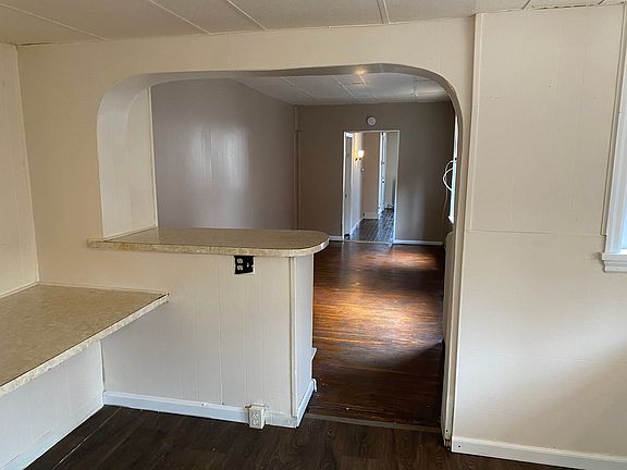 5th image of 332 N Charlotte St #1