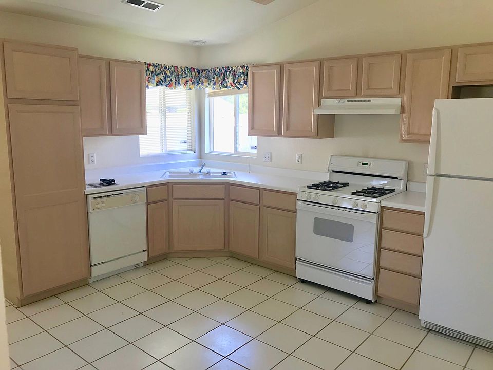 2nd image of 328 Majestic St