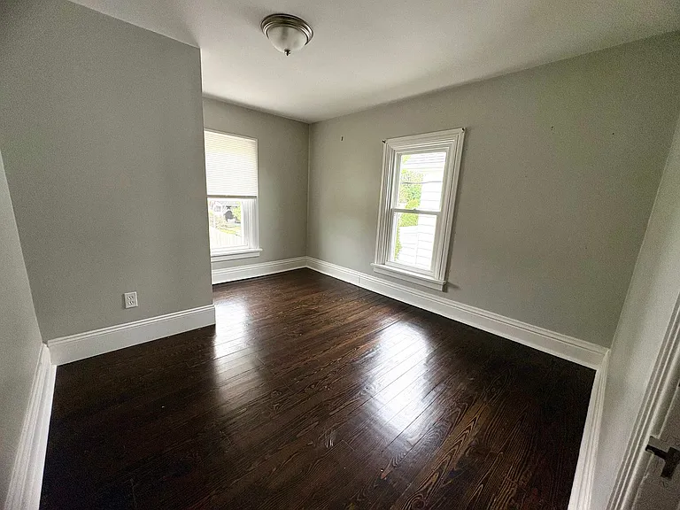 348 E Derry Rd — Photo 27