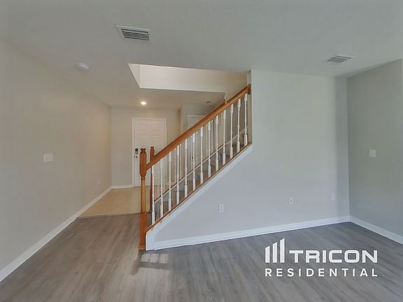 3rd image of 19514 Timberbluff Dr
