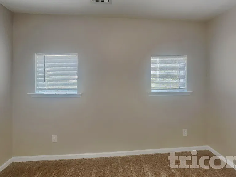 910 Statler Dr — Photo 12