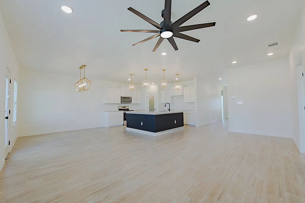 3 bed, 1586 sqft, $1,700 — Photo 2