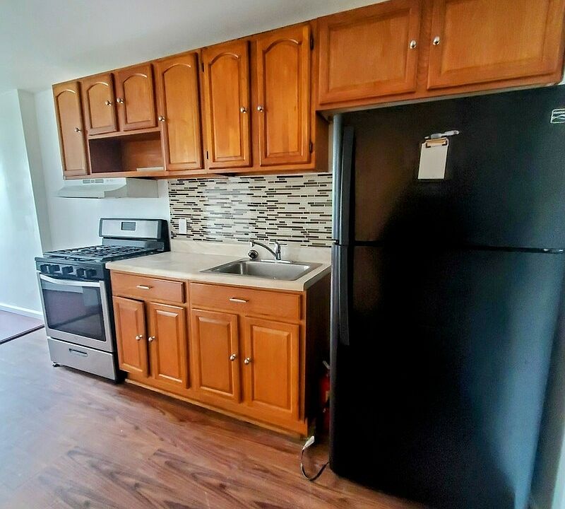 1st image of 617 Halsey St #3