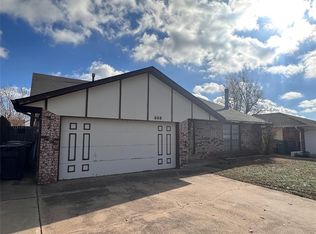 608 Tumbleweed Dr, Yukon, OK 73099