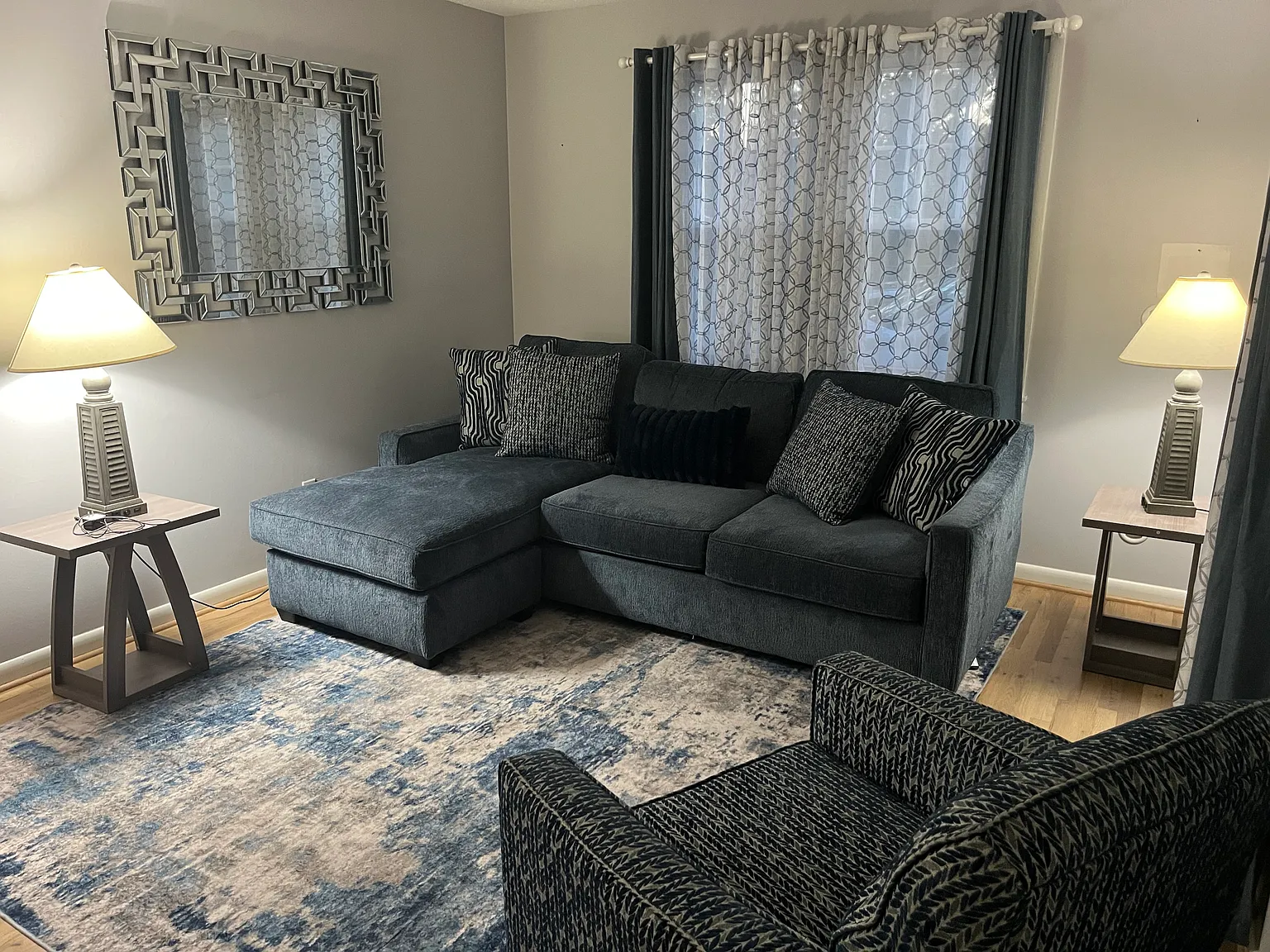 3 bed, 950 sqft, $1,600 — Photo 2