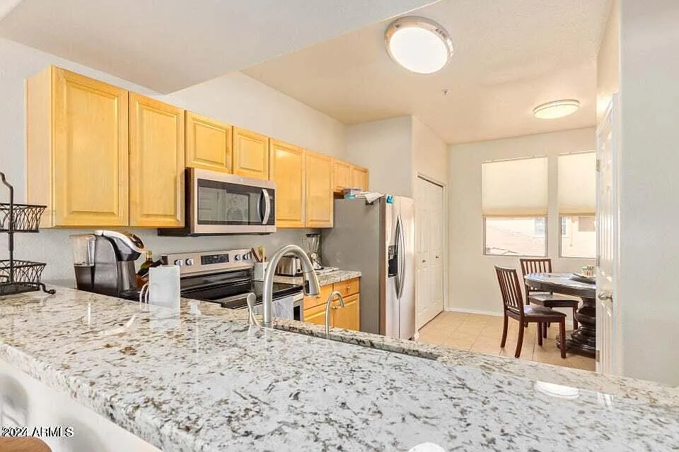 3 bed, 2.0 bath, 1438 sqft, $2,350 — Photo 4