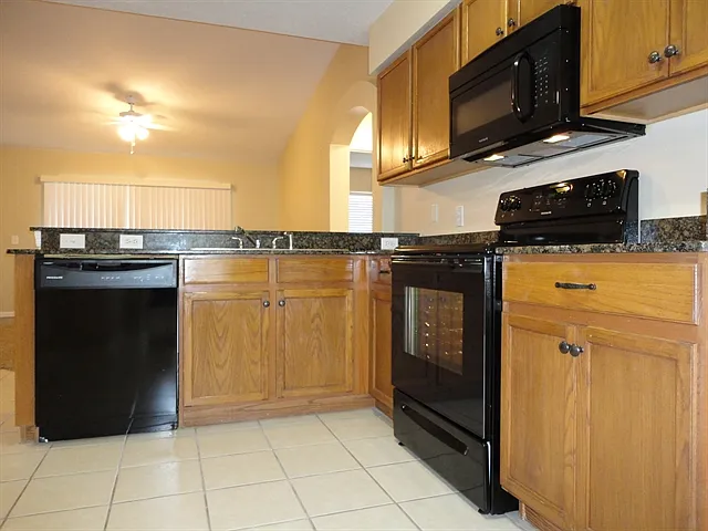 12024 Cedarfield Dr — Photo 3