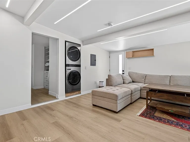 10804 Paso Robles Ave — Photo 2