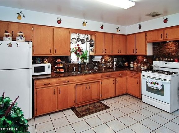 4th image of 2834 Highland Ave